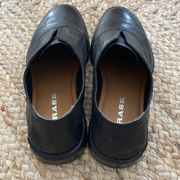 HS Trask Leather Shoes - Picture 2 of 7